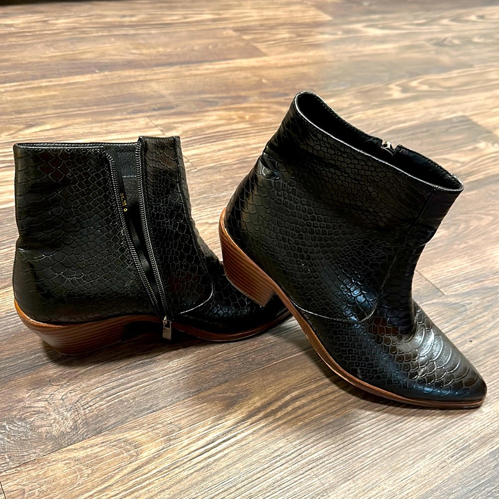 Maypie Black snakeskin boots